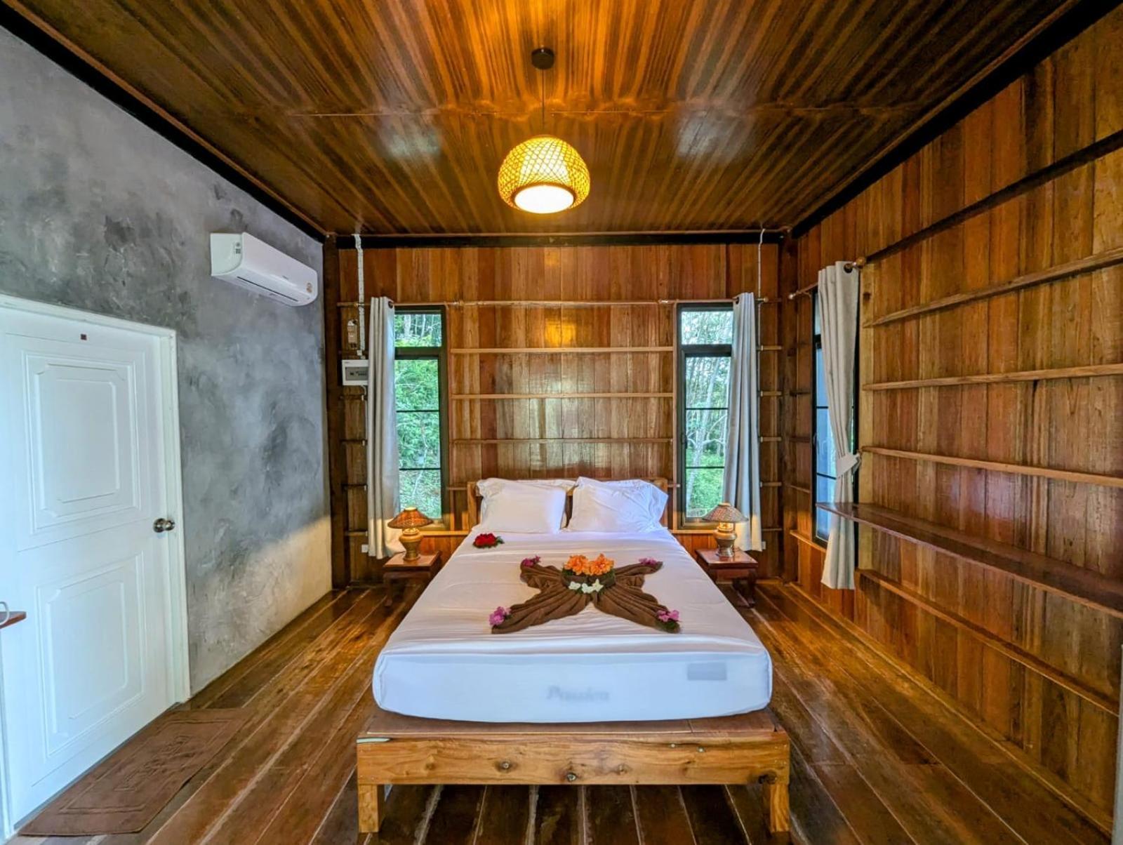 Koh Jum Ville Resort Extérieur photo