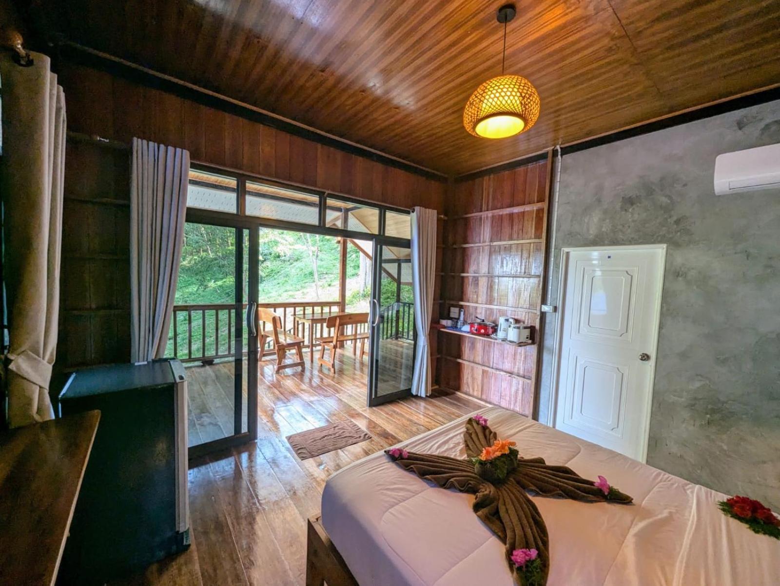 Koh Jum Ville Resort Extérieur photo